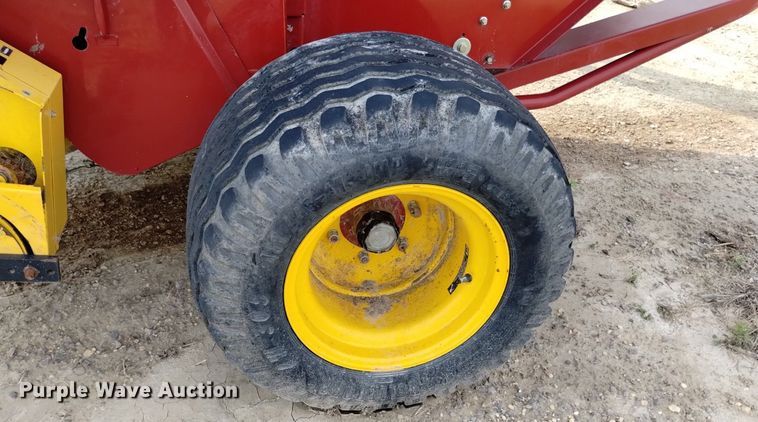 image for item DP3302 2008 New Holland BR7090  round baler