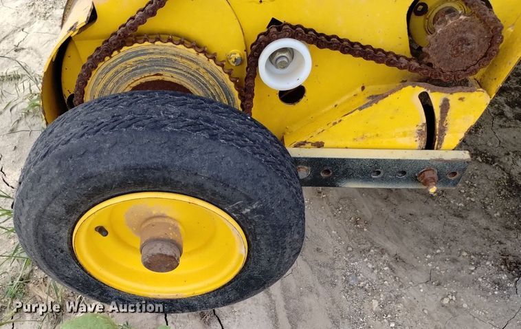 image for item DP3303 2008 New Holland BR7090  round baler