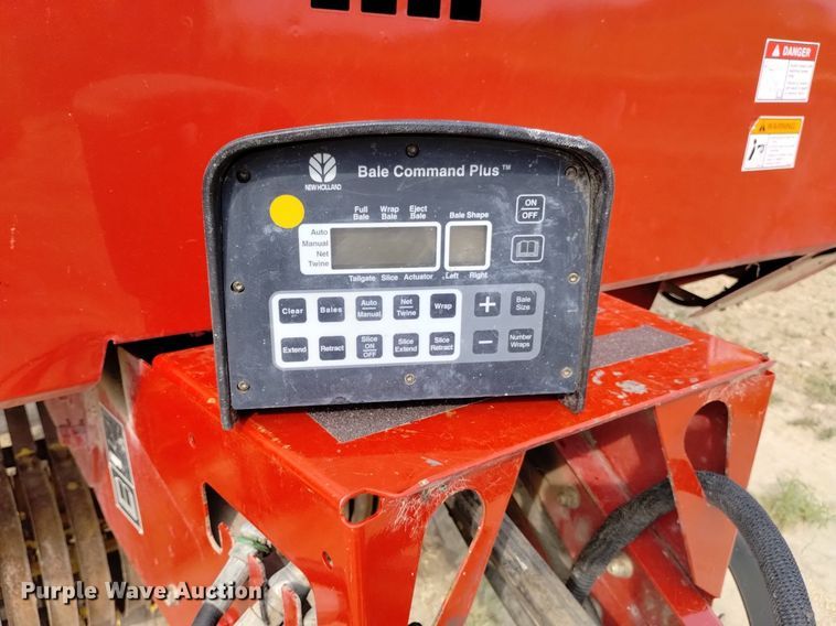 image for item DP3303 2008 New Holland BR7090  round baler