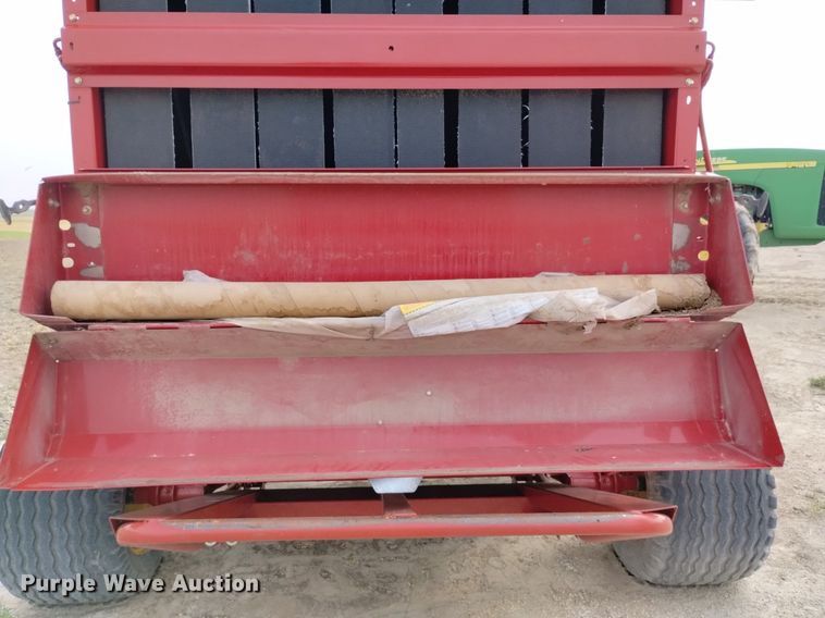 image for item DP3303 2008 New Holland BR7090  round baler