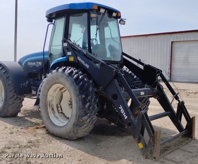 image for item DP3304 1998 New Holland TV140  bi-directional tractor