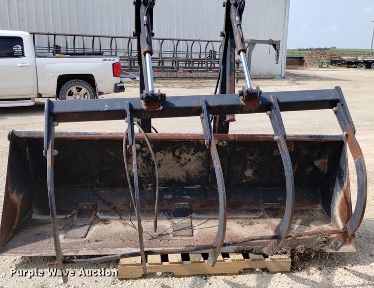 image for item DP3304 1998 New Holland TV140  bi-directional tractor