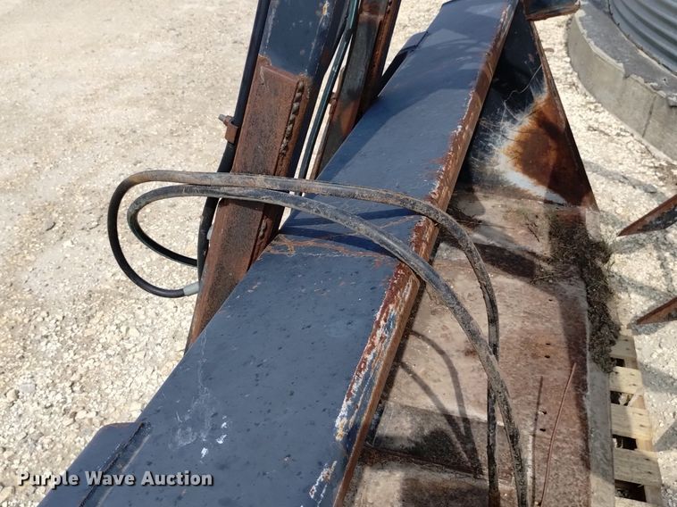 image for item DP3304 1998 New Holland TV140  bi-directional tractor