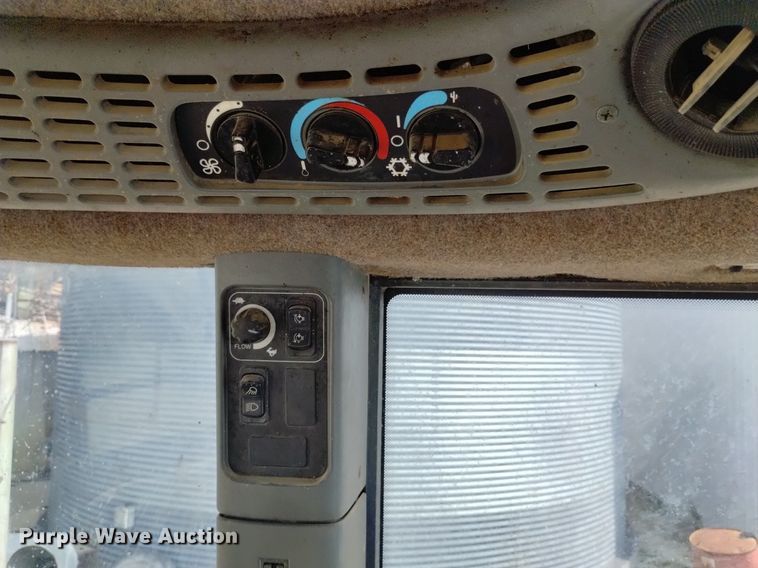 image for item DP3304 1998 New Holland TV140  bi-directional tractor