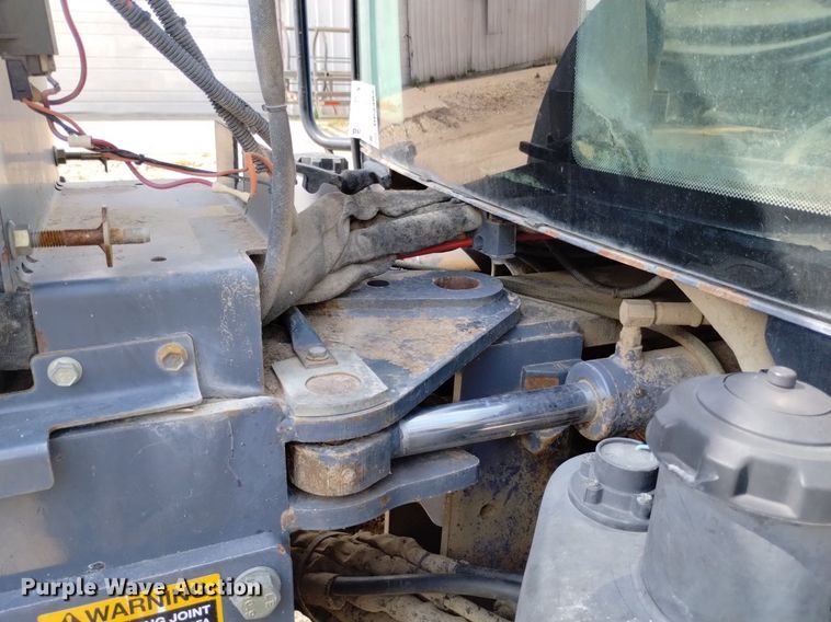 image for item DP3304 1998 New Holland TV140  bi-directional tractor