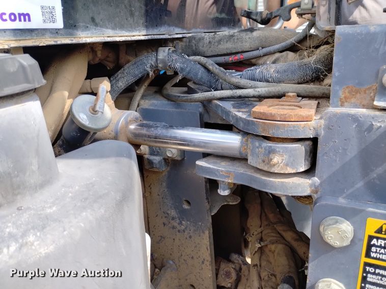 image for item DP3304 1998 New Holland TV140  bi-directional tractor