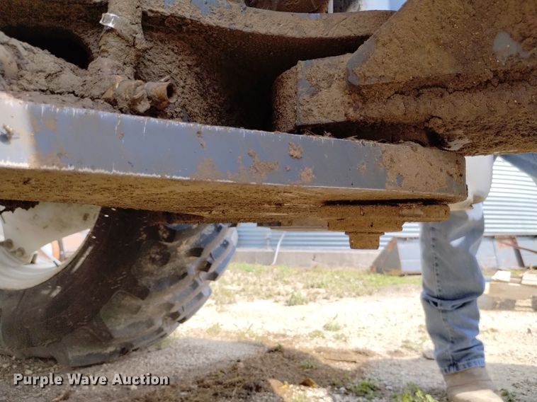 image for item DP3304 1998 New Holland TV140  bi-directional tractor