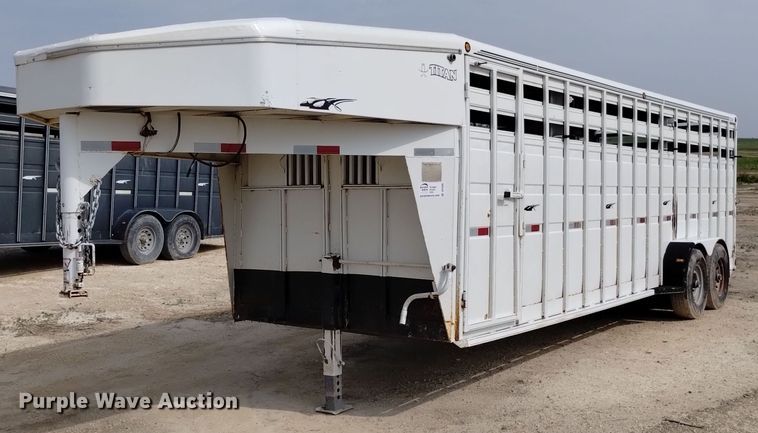 image for item DP3305 2004 Titan  livestock trailer