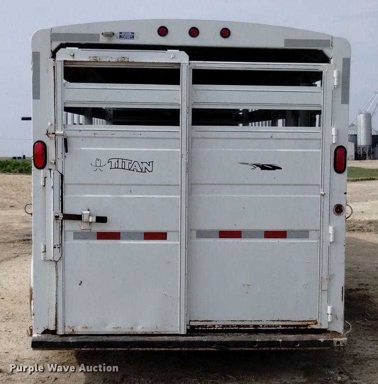 image for item DP3305 2004 Titan  livestock trailer