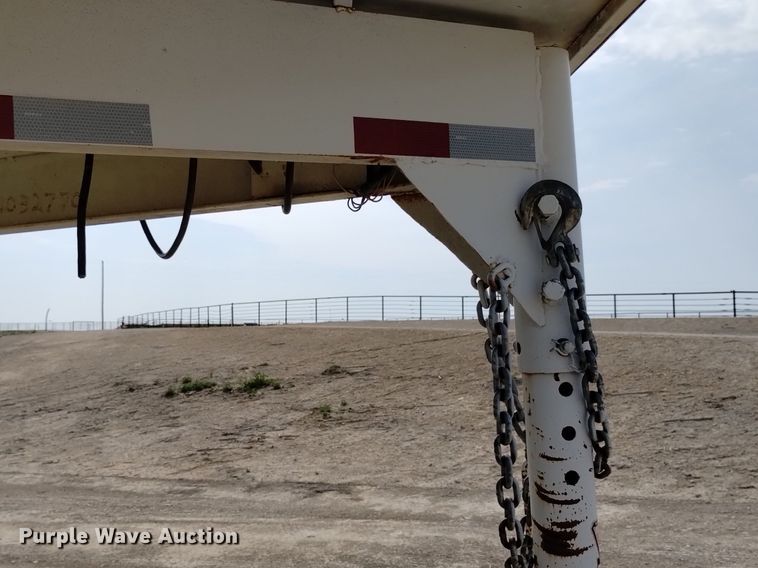 image for item DP3305 2004 Titan  livestock trailer