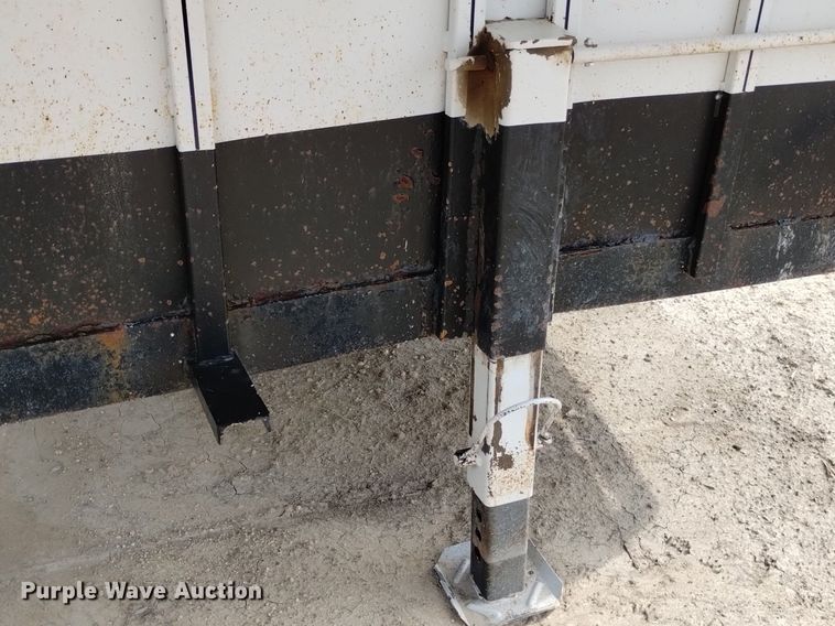 image for item DP3305 2004 Titan  livestock trailer