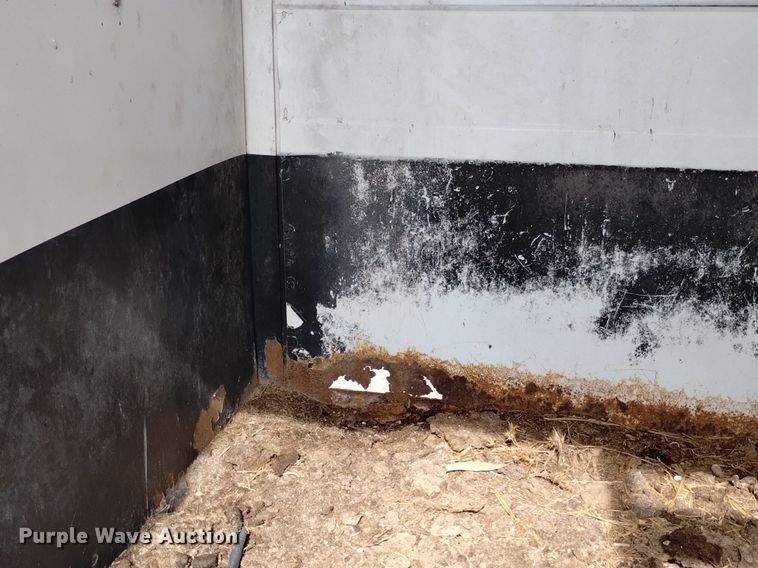 image for item DP3305 2004 Titan  livestock trailer