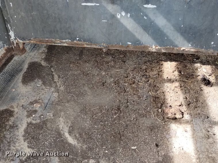 image for item DP3305 2004 Titan  livestock trailer