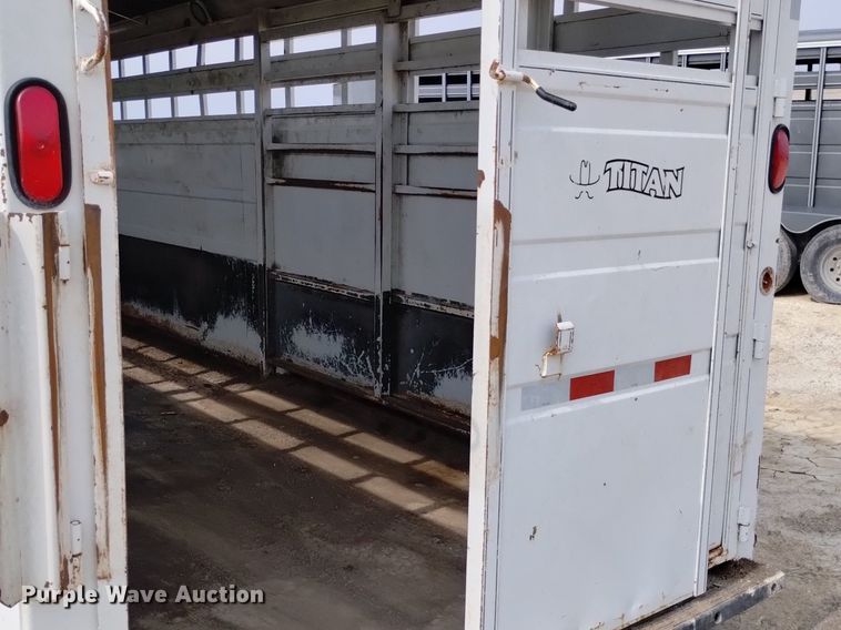 image for item DP3305 2004 Titan  livestock trailer
