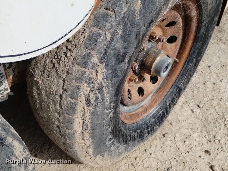 image for item DP3305 2004 Titan  livestock trailer