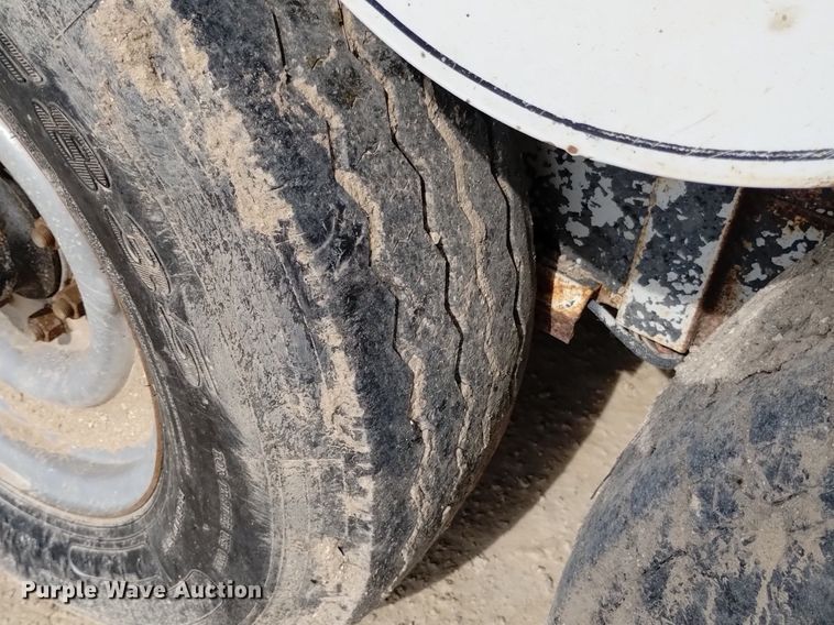 image for item DP3305 2004 Titan  livestock trailer