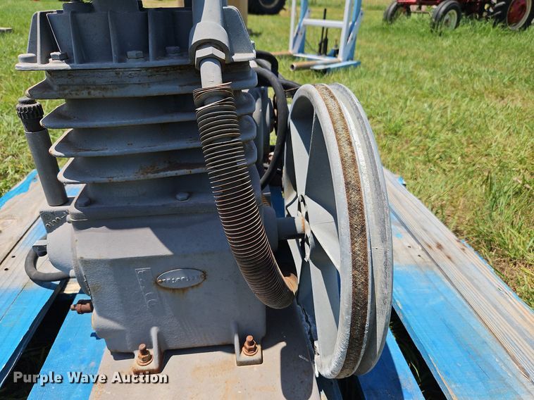 image for item DQ1758 Speedaire  air compressor