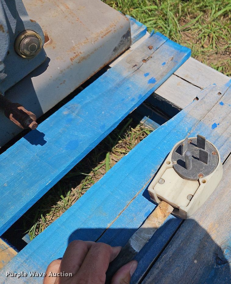 image for item DQ1758 Speedaire  air compressor