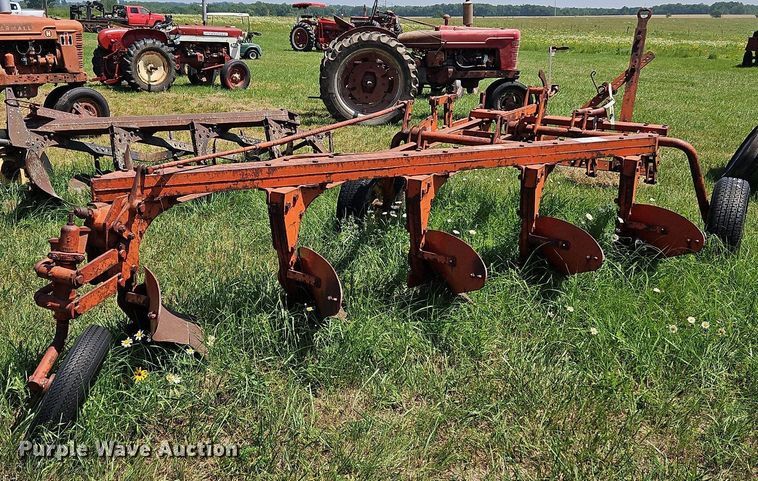 image for item DQ1763 Case  five bottom plow