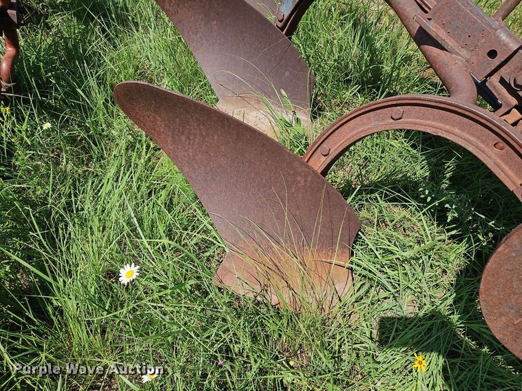 image for item DQ1764 Three bottom plow