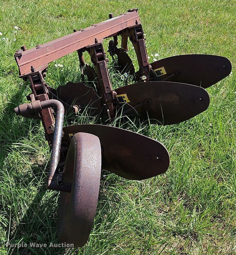 image for item DQ1765 Three bottom plow