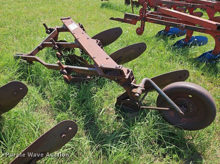 image for item DQ1765 Three bottom plow