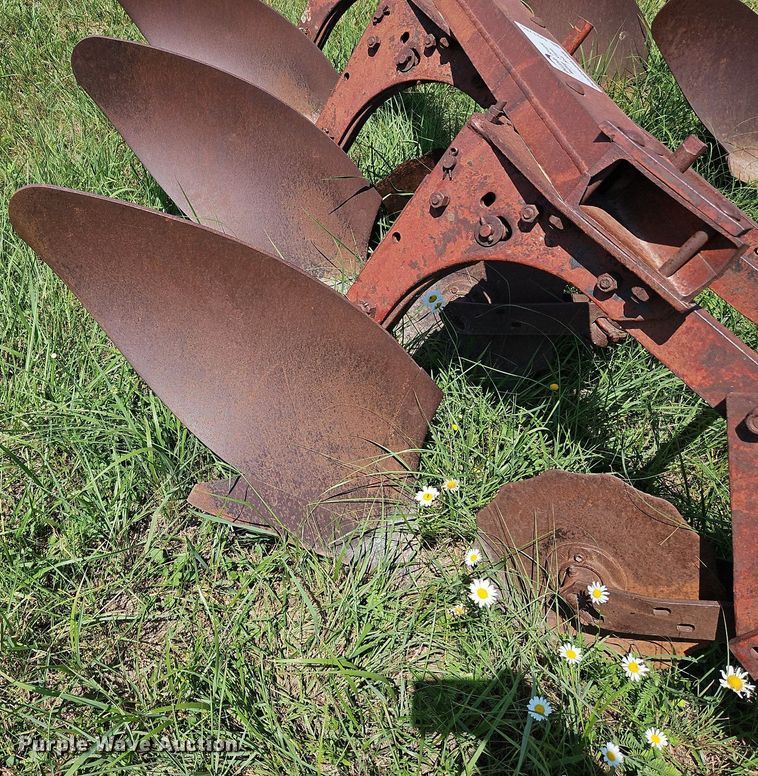 image for item DQ1765 Three bottom plow