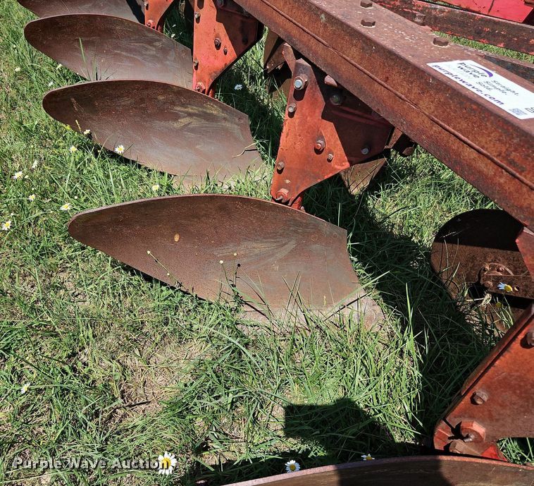 image for item DQ1767 Massey Ferguson 88  six bottom plow