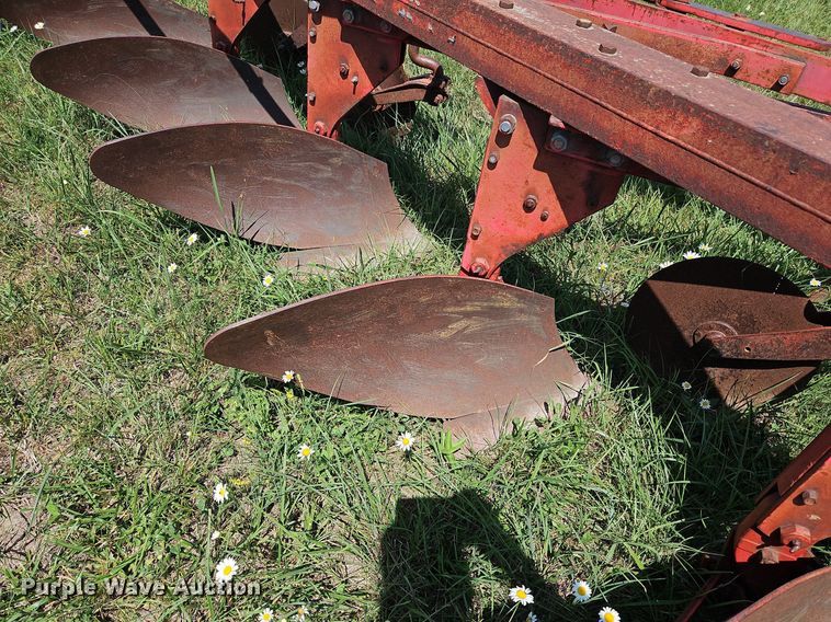 image for item DQ1767 Massey Ferguson 88  six bottom plow