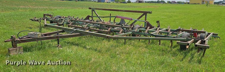 image for item DQ1768 John Deere 1010  field cultivator