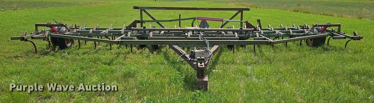 image for item DQ1768 John Deere 1010  field cultivator