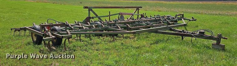 image for item DQ1768 John Deere 1010  field cultivator