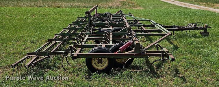 image for item DQ1768 John Deere 1010  field cultivator