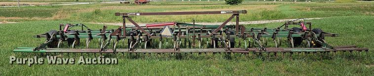 image for item DQ1768 John Deere 1010  field cultivator