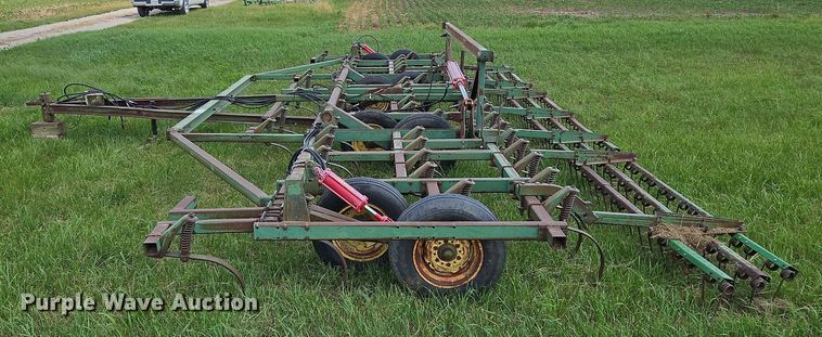 image for item DQ1768 John Deere 1010  field cultivator