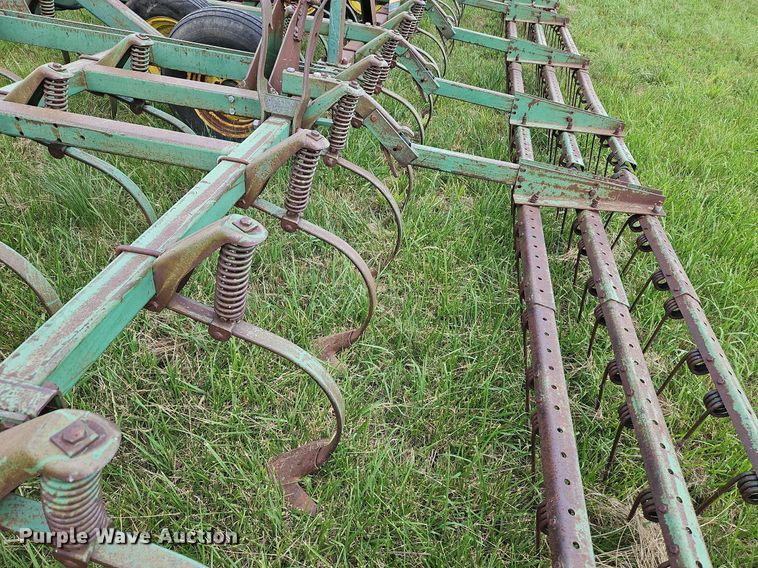 image for item DQ1768 John Deere 1010  field cultivator