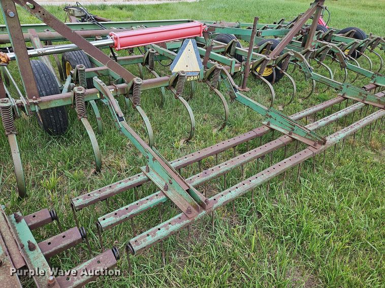 image for item DQ1768 John Deere 1010  field cultivator