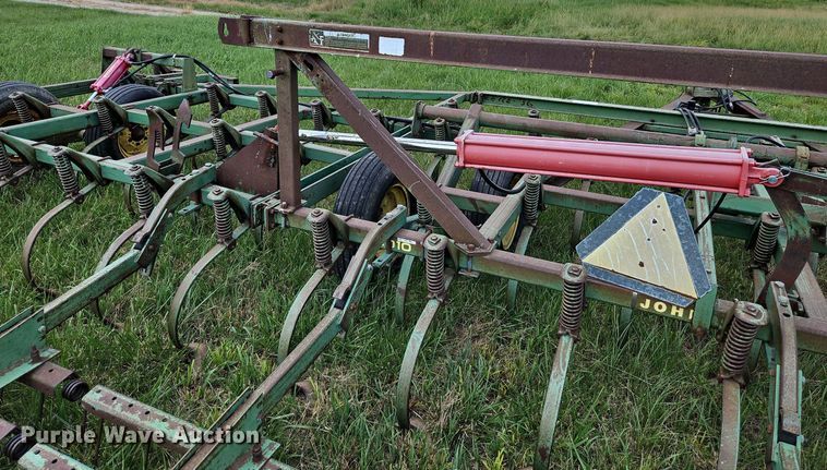 image for item DQ1768 John Deere 1010  field cultivator