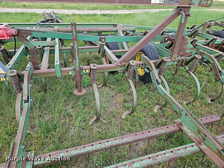 image for item DQ1768 John Deere 1010  field cultivator