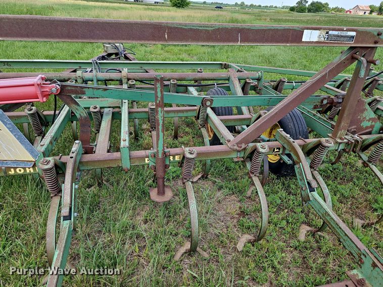 image for item DQ1768 John Deere 1010  field cultivator
