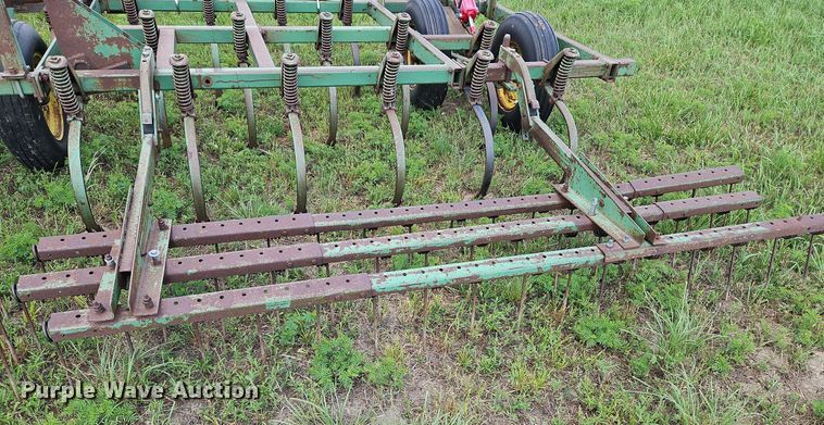 image for item DQ1768 John Deere 1010  field cultivator
