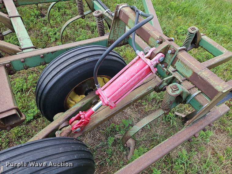 image for item DQ1768 John Deere 1010  field cultivator