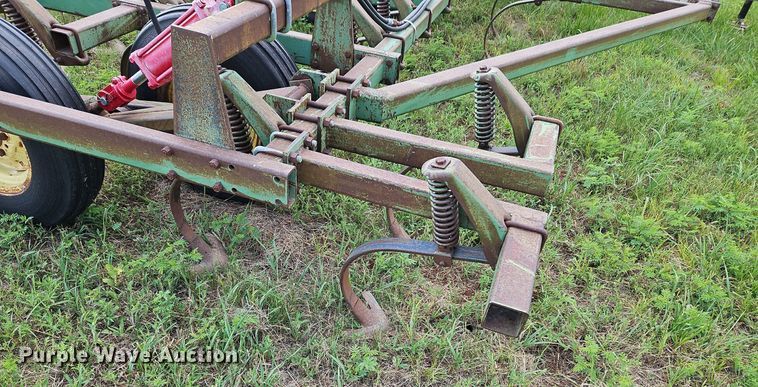 image for item DQ1768 John Deere 1010  field cultivator