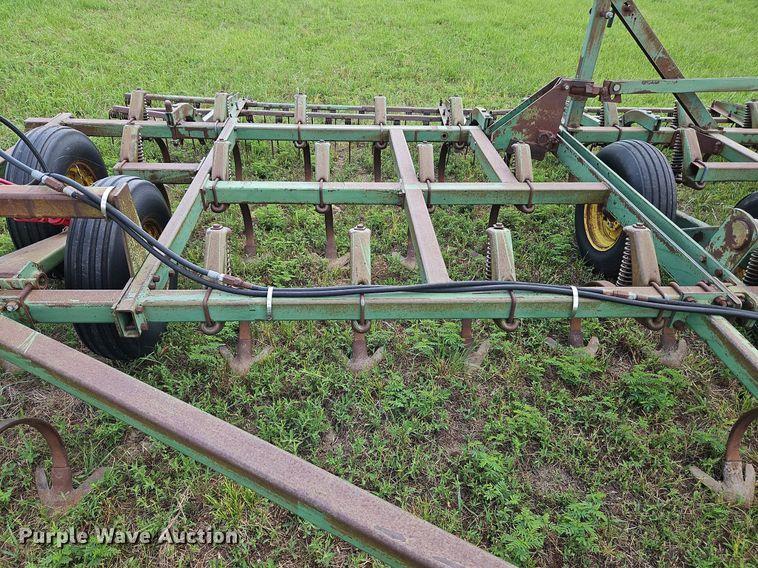 image for item DQ1768 John Deere 1010  field cultivator