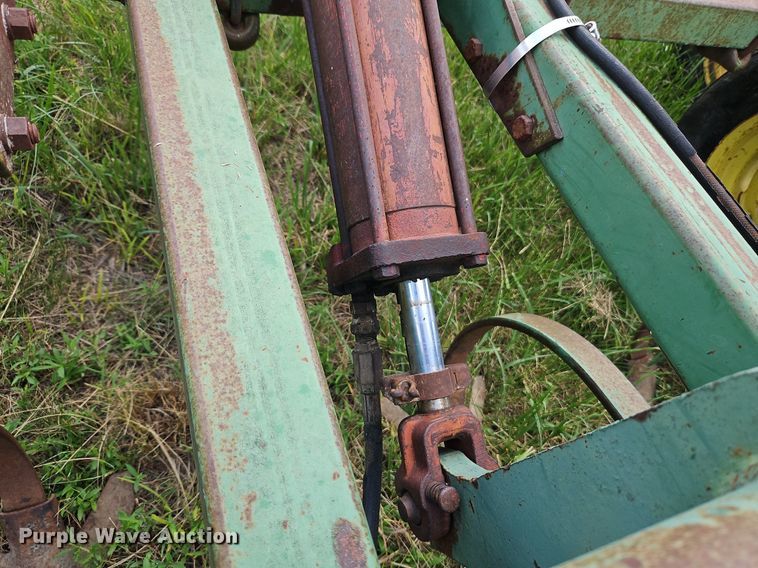 image for item DQ1768 John Deere 1010  field cultivator