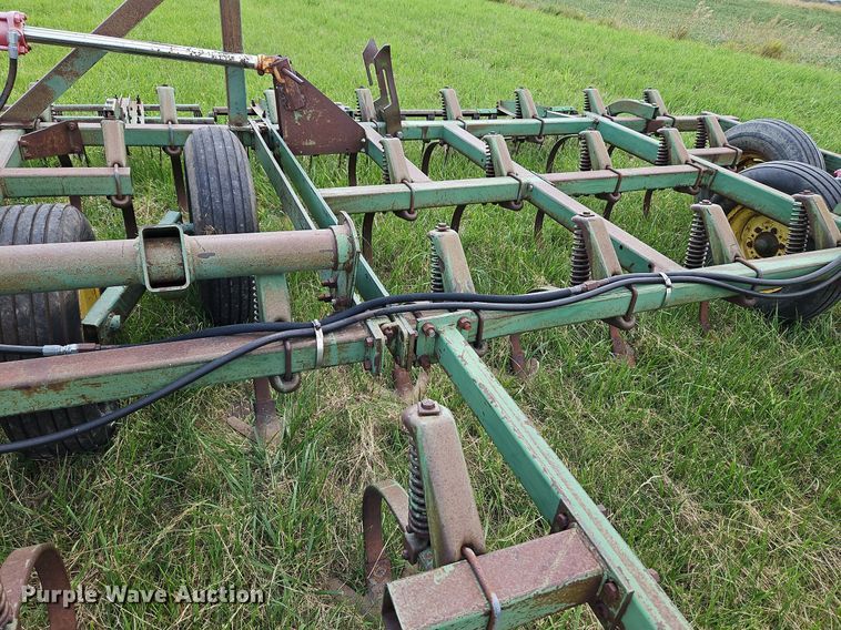 image for item DQ1768 John Deere 1010  field cultivator