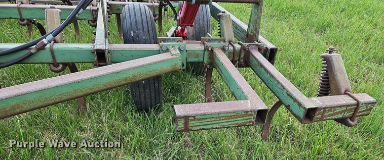 image for item DQ1768 John Deere 1010  field cultivator