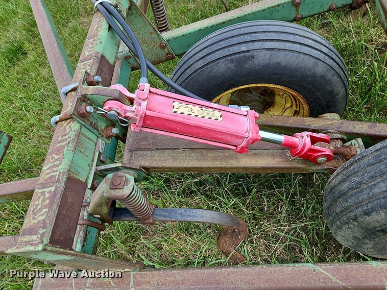 image for item DQ1768 John Deere 1010  field cultivator