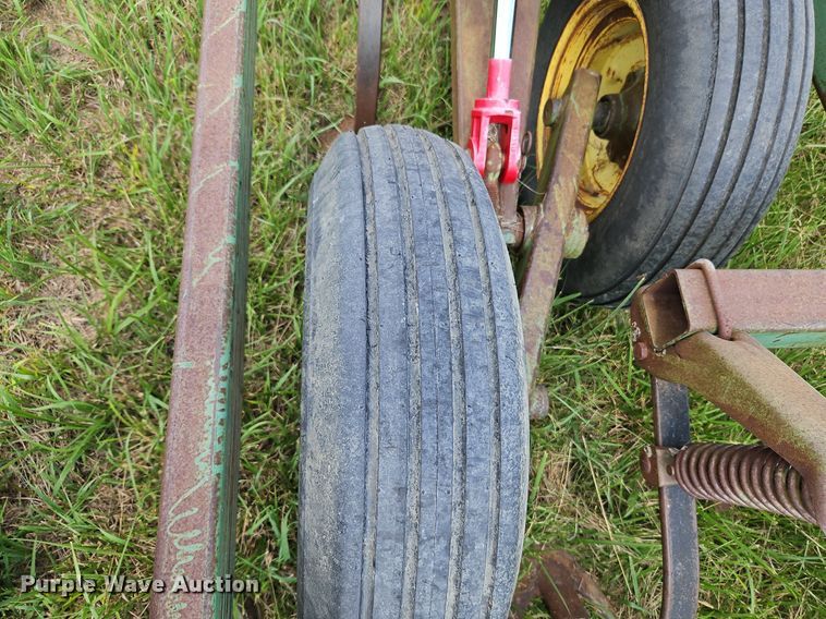 image for item DQ1768 John Deere 1010  field cultivator