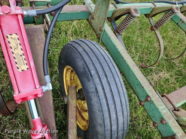 image for item DQ1768 John Deere 1010  field cultivator